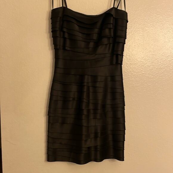 Tadashi Shoji Signature LBD Textured Layers & Timeless Charm - Picture 1 of 10